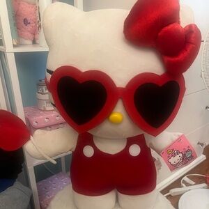 Hello kitty Valentine’s Day greeter NWT